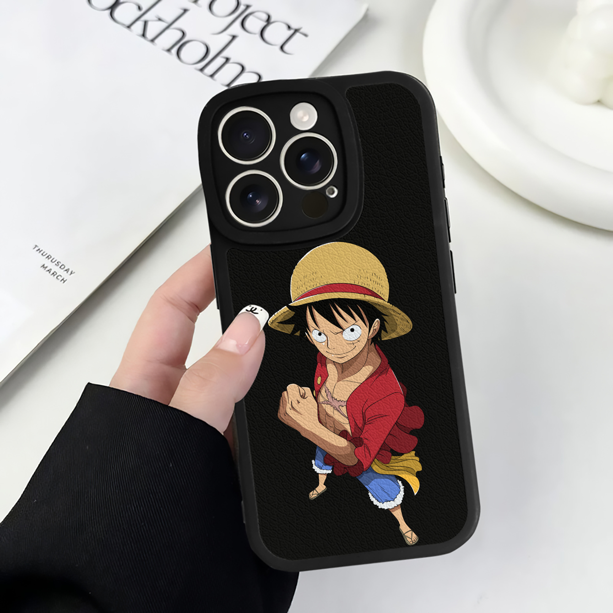 （画像用） ワンピース モンキー・D・ルフィ ONE PIECE Monkey D. Luffy 【iPhone 16シリーズ対応】シリコンスマホケース（レザー調） 材質：シリコン
